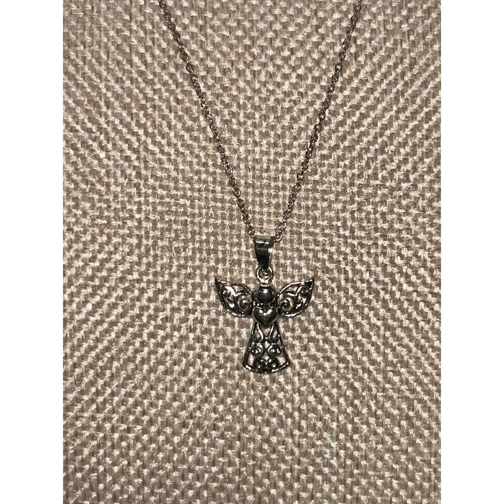 Angel with chain marked 925 Italy